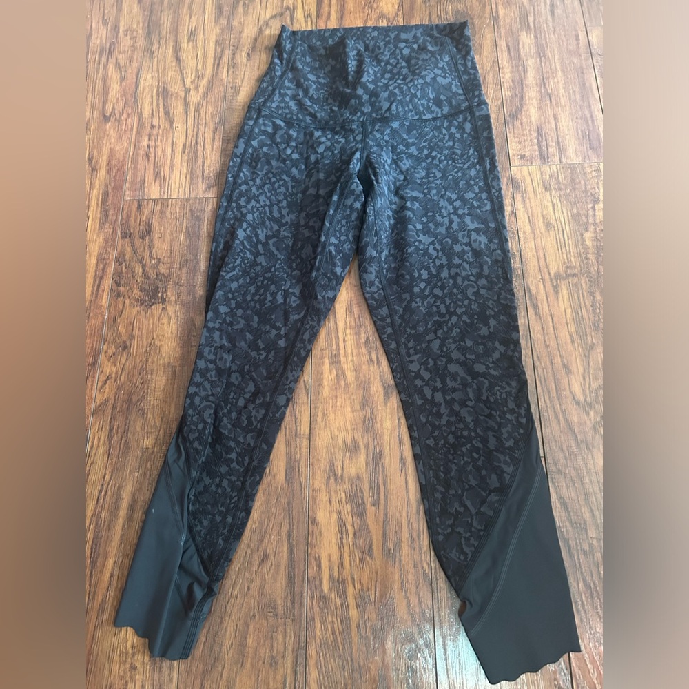 Lululemon gently worn, Align cropped leggings size 4